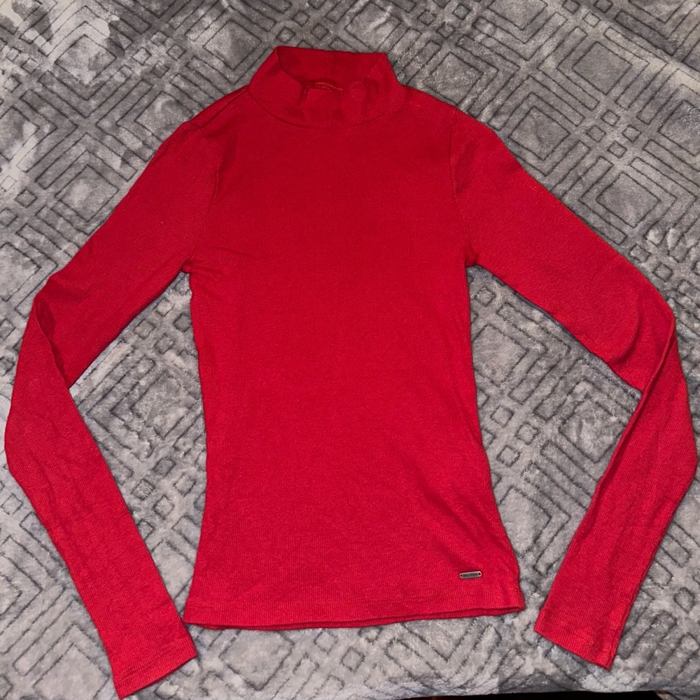 Hollister Small Mock Neck Long Sleeve Shirt in Red